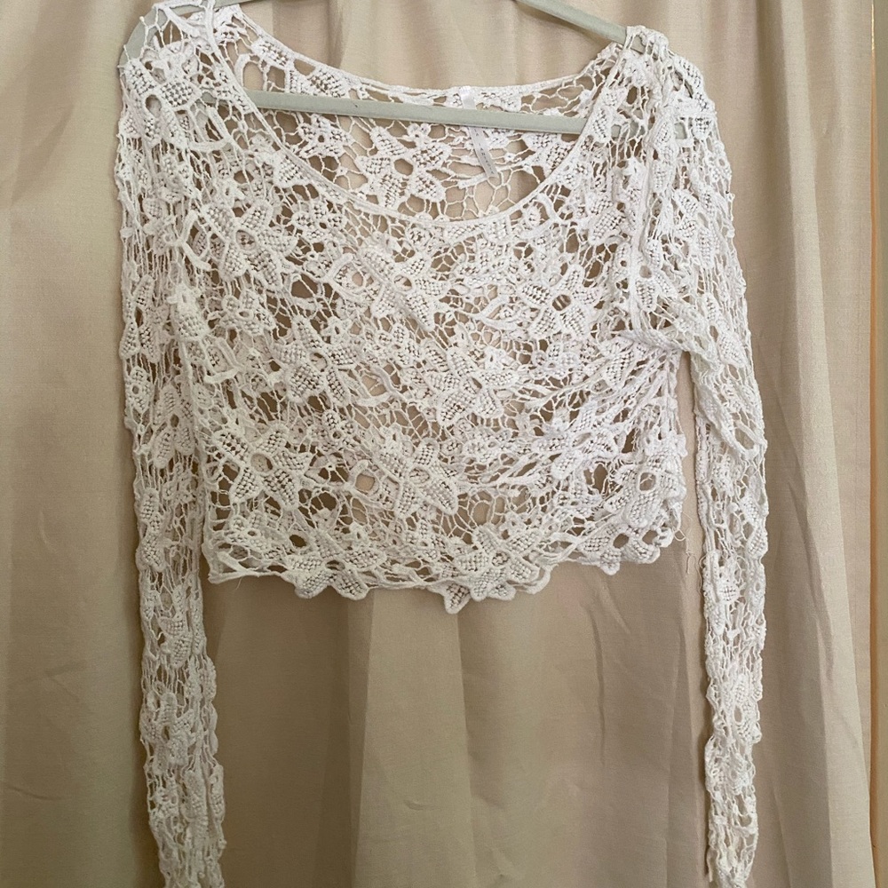 White floral crochet long sleeve